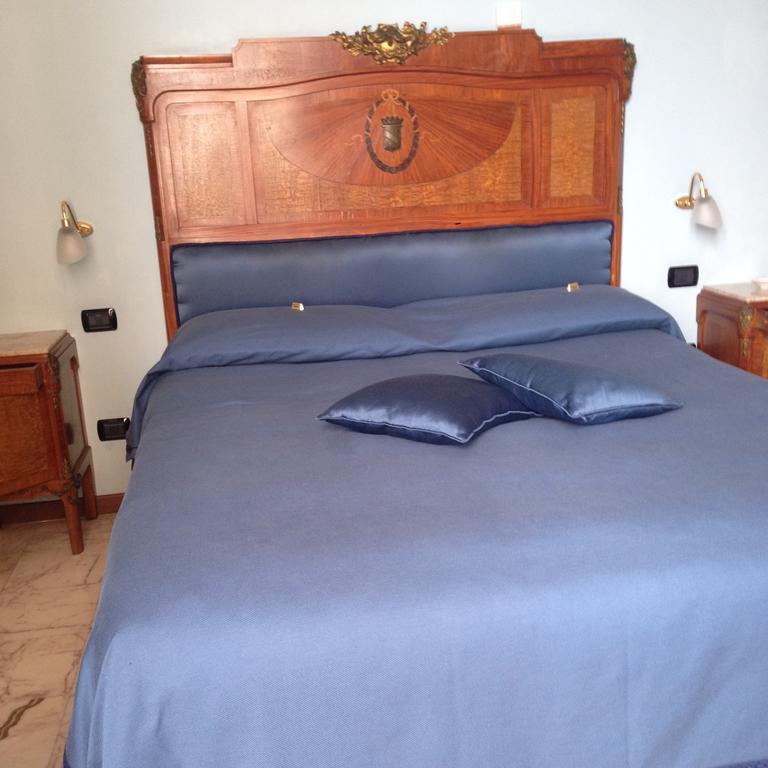 La Dimora Dei Baroni Bed & Breakfast Naples Room photo