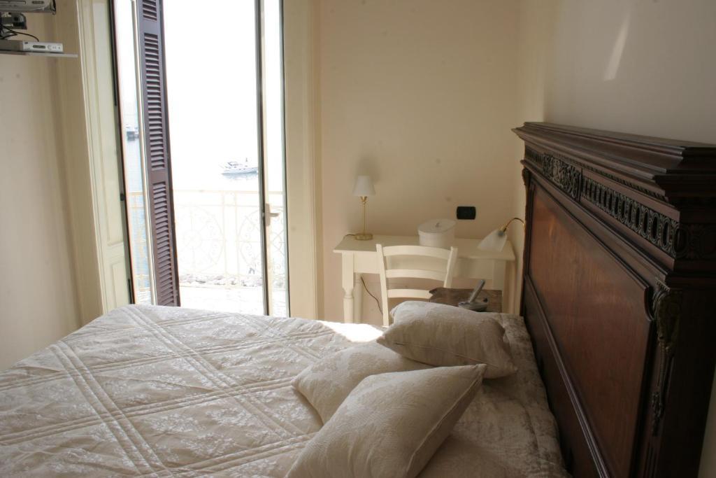 La Dimora Dei Baroni Bed & Breakfast Naples Room photo