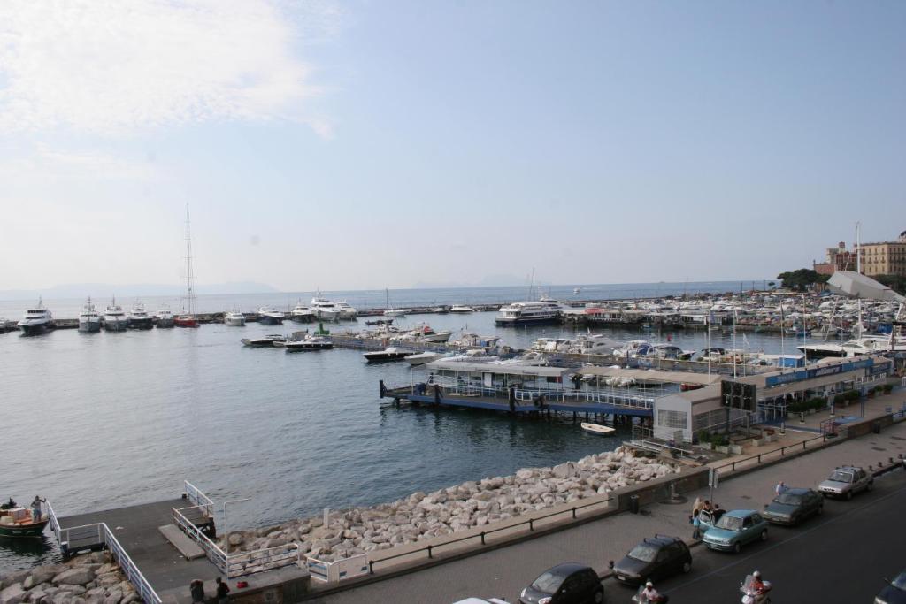 La Dimora Dei Baroni Bed & Breakfast Naples Room photo