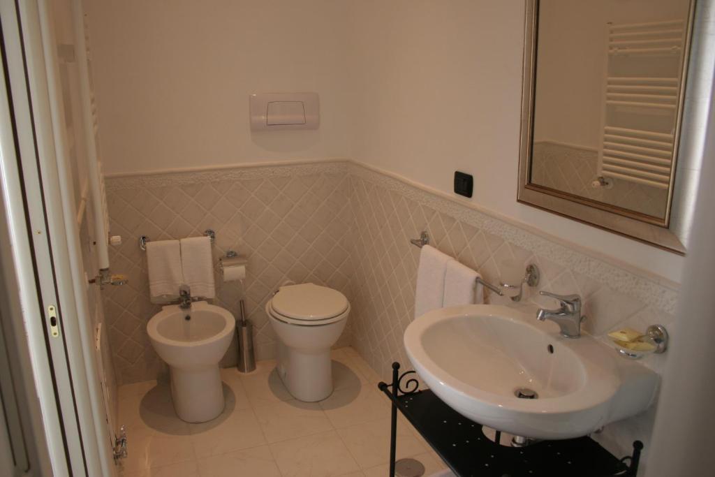 La Dimora Dei Baroni Bed & Breakfast Naples Room photo