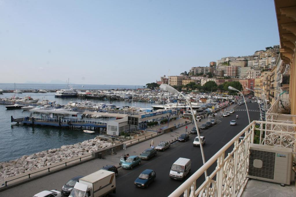 La Dimora Dei Baroni Bed & Breakfast Naples Exterior photo
