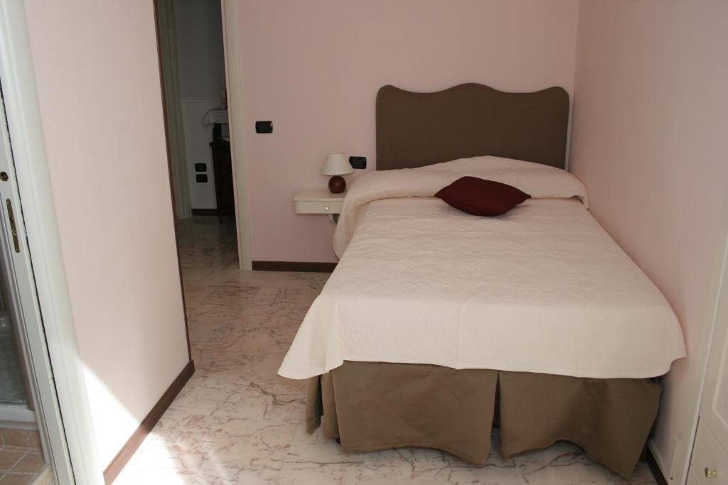 La Dimora Dei Baroni Bed & Breakfast Naples Exterior photo